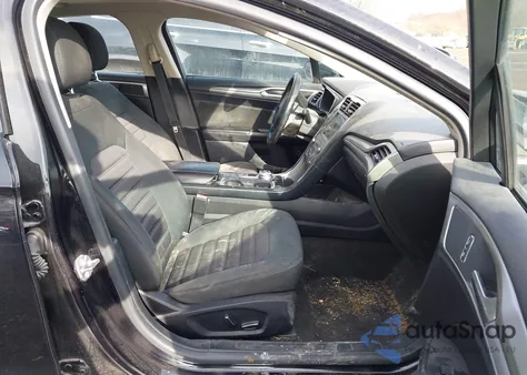 2019 Ford Fusion Hybrid Se z USA, uszkodzony, nr VIN 3FA6P0LU7KR195656
